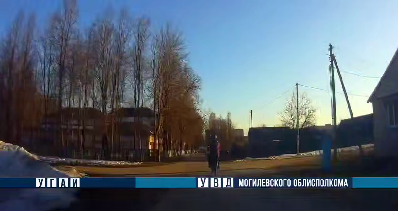 Подросток на мопеде пытался скрыться от ГАИ в Хотимске