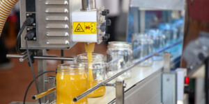 Новации в реализации безалкогольных напитков и соков с 1 мая 2026 года