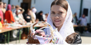 «Этот праздник связан с триумфом жизни». Лукашенко поздравил православных христиан с Пасхой