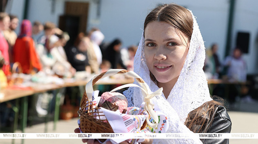 «Этот праздник связан с триумфом жизни». Лукашенко поздравил православных христиан с Пасхой