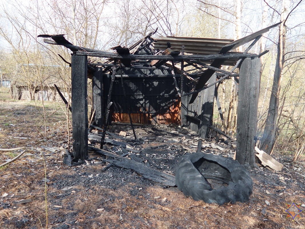 В Климовичском районе сгорел сарай при сжигании мусора