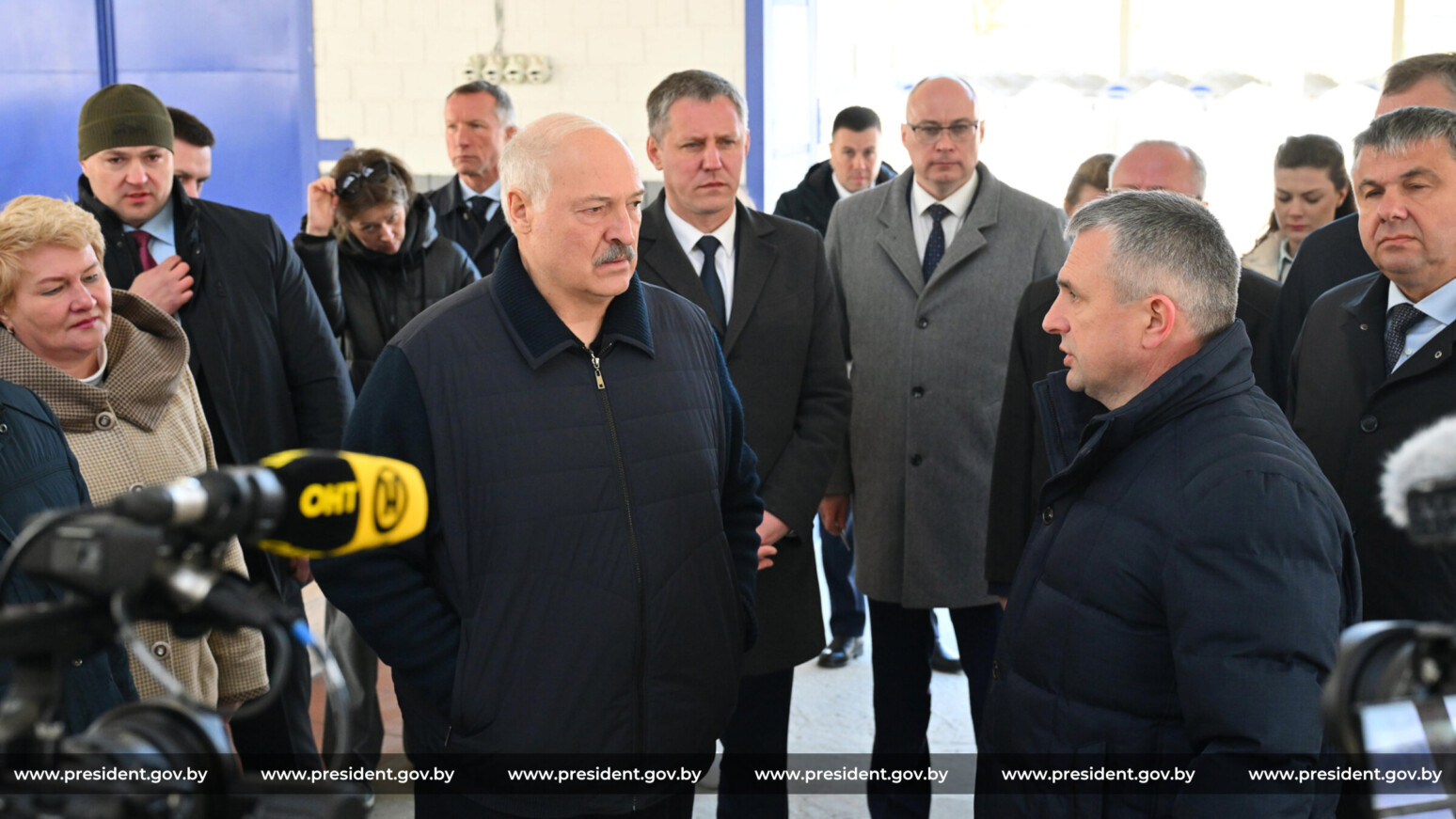 Президент ознакомился с ходом сельхозработ и модернизацией кондитерского производства в Гомельской области