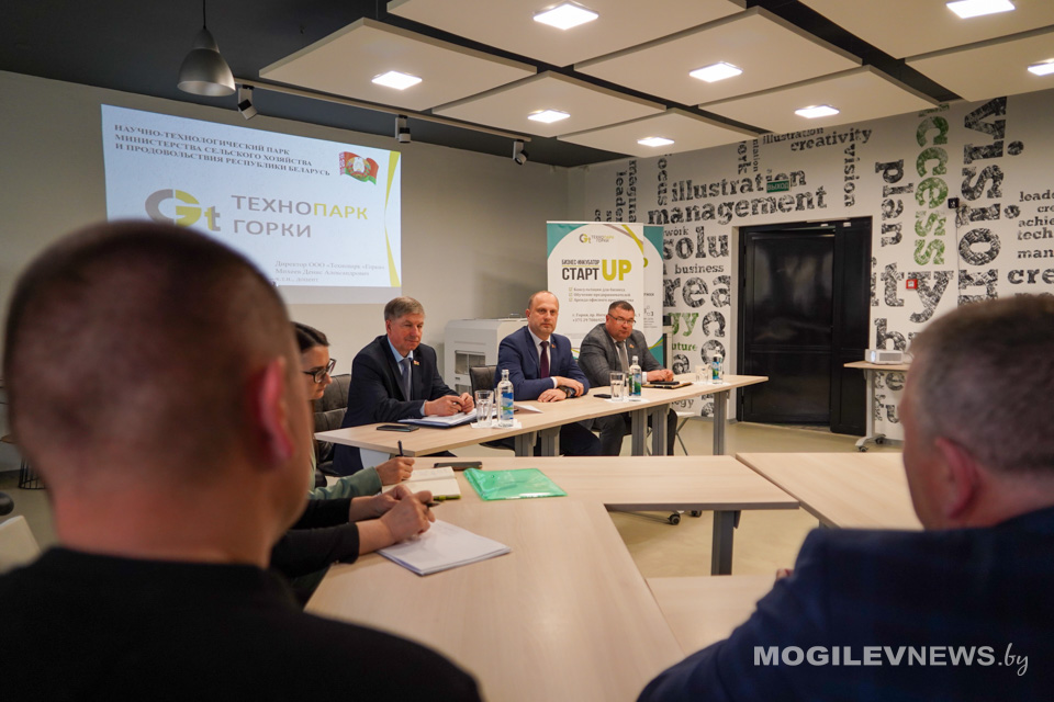 Министр экономики Беларуси Юрий Чеботарь с рабочим визитом посетил Горецкий район. Фото