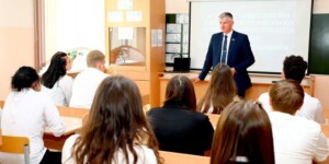 Председатель Климовичского райисполкома встретился со школьниками и молодыми специалистами