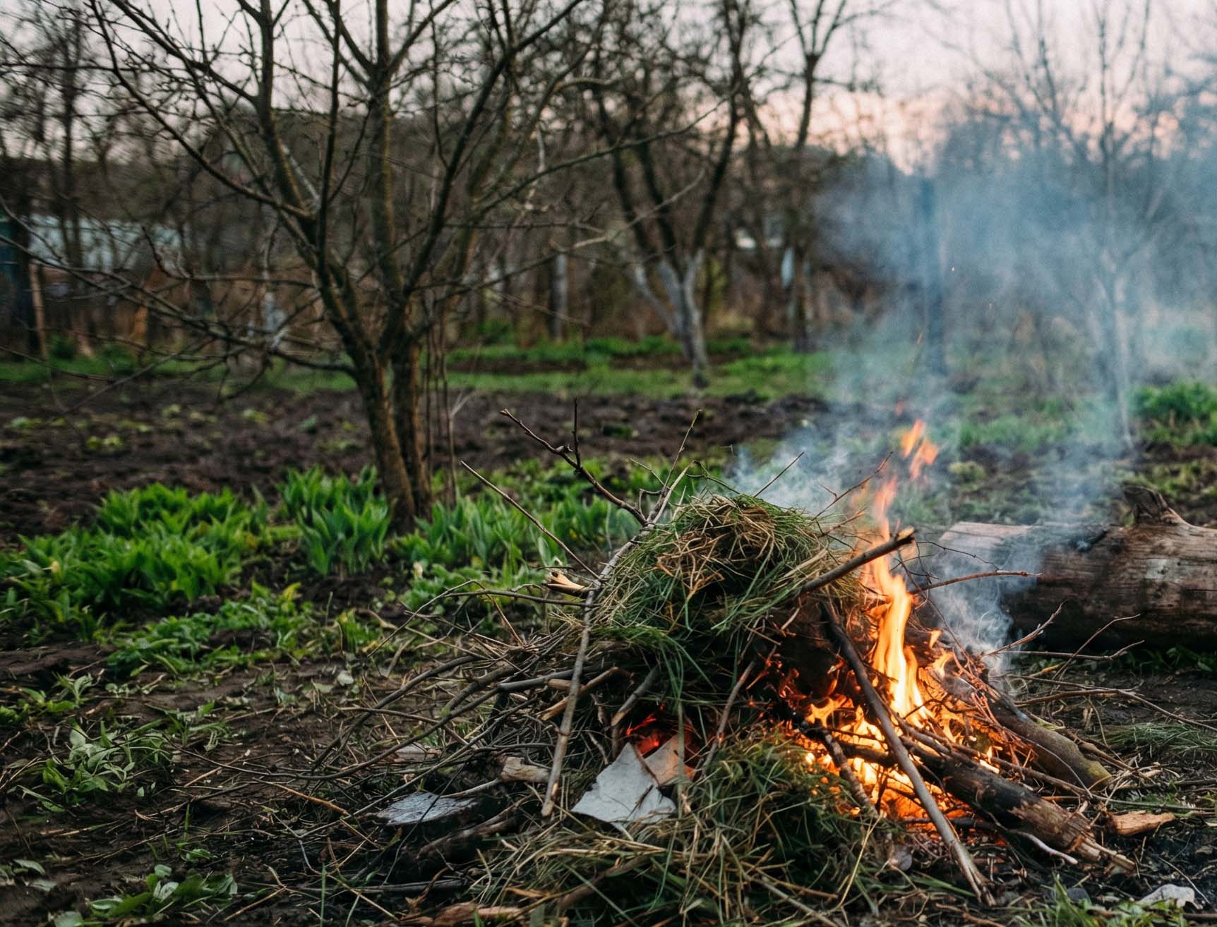В Могилеве мужчина уснул у костра и попал в больницу