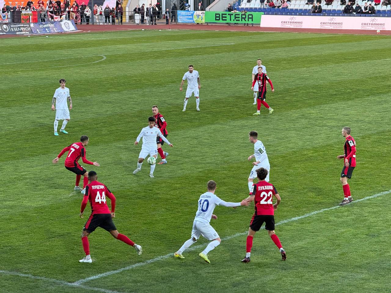 «Днепр» упустил победу в домашнем матче, но подарил болельщикам праздник