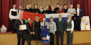 Сертификат и флаги: как в Кричеве отметили День единения Беларуси и России