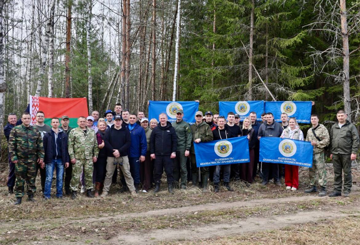 Не только порядок, но и лес: сотрудники охраны высадили молодые деревья в Быховском районе