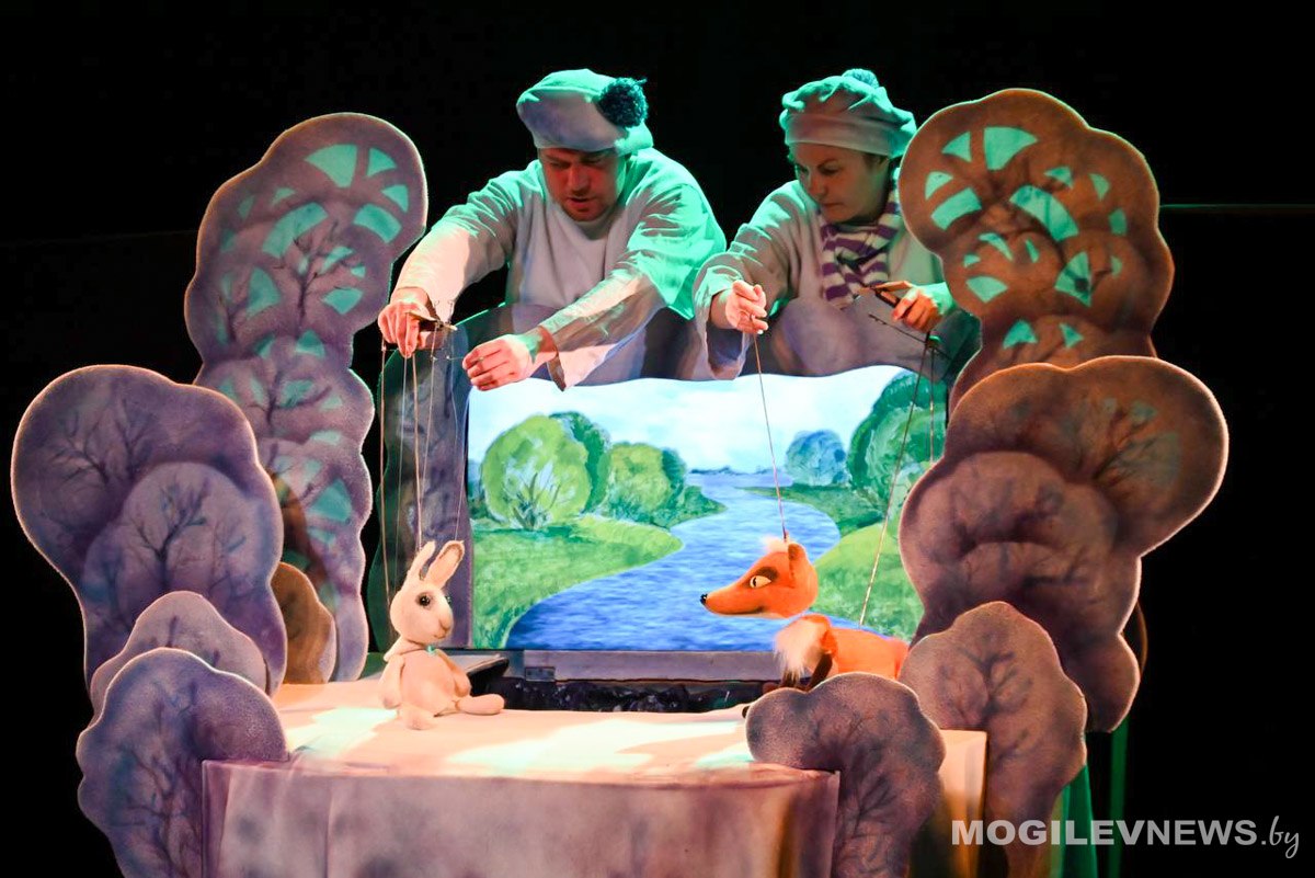 «Серая шейка» на могилевской сцене: смоленские «кукольники» показали трогательную сказку