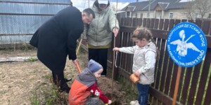 «Наш цветущий сад!»: в Могилевской области высадили деревья у детских домов