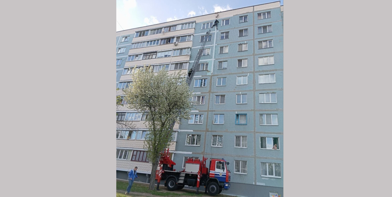 В Бобруйске промышленный альпинист запутался в снаряжении на высоте