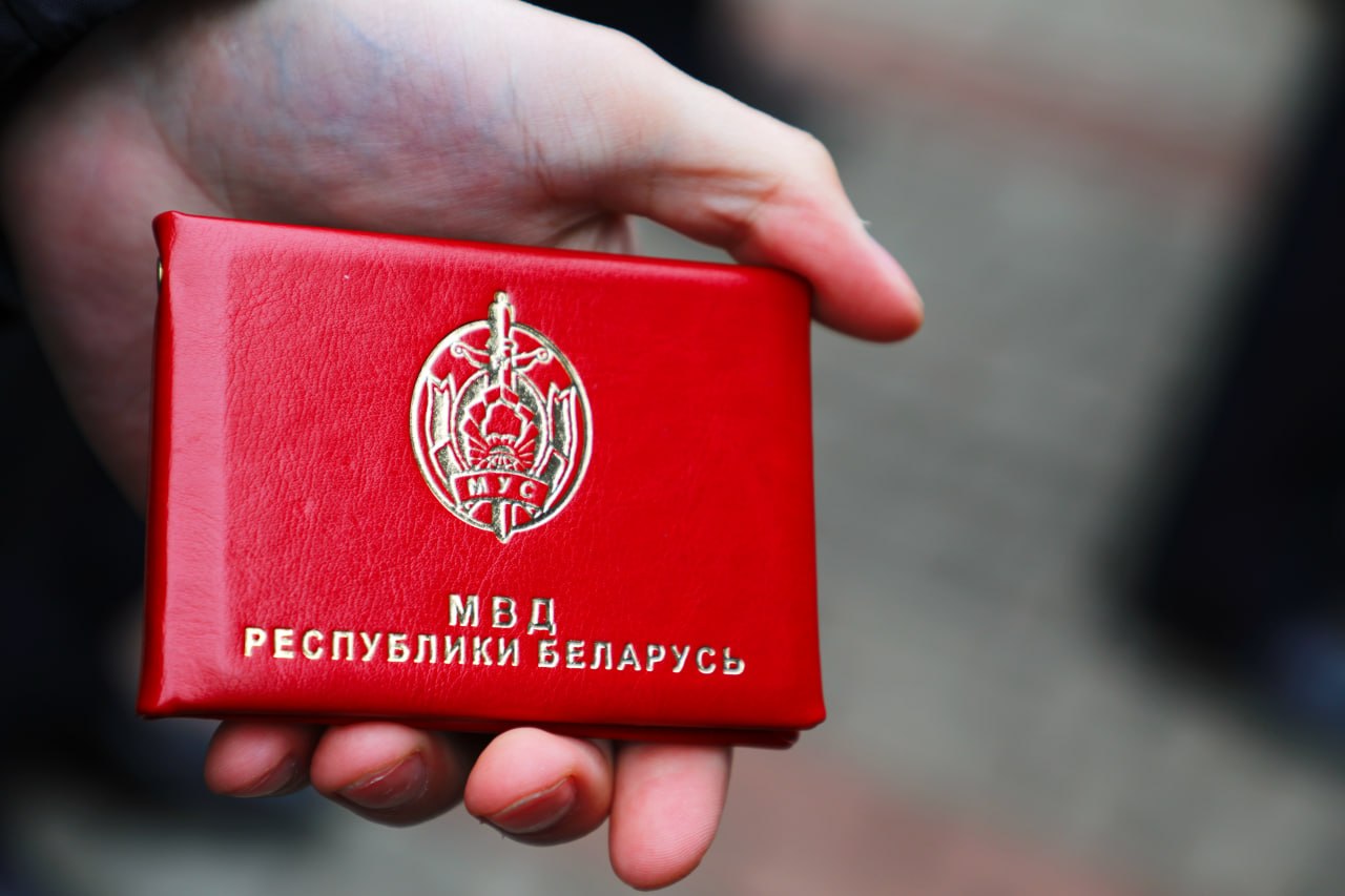 В УВД прошел строевой смотр: проверили форму и дисциплину