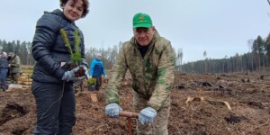 С граблями, кистями и мечами Колесова: профсоюзы Могилевщины на субботнике