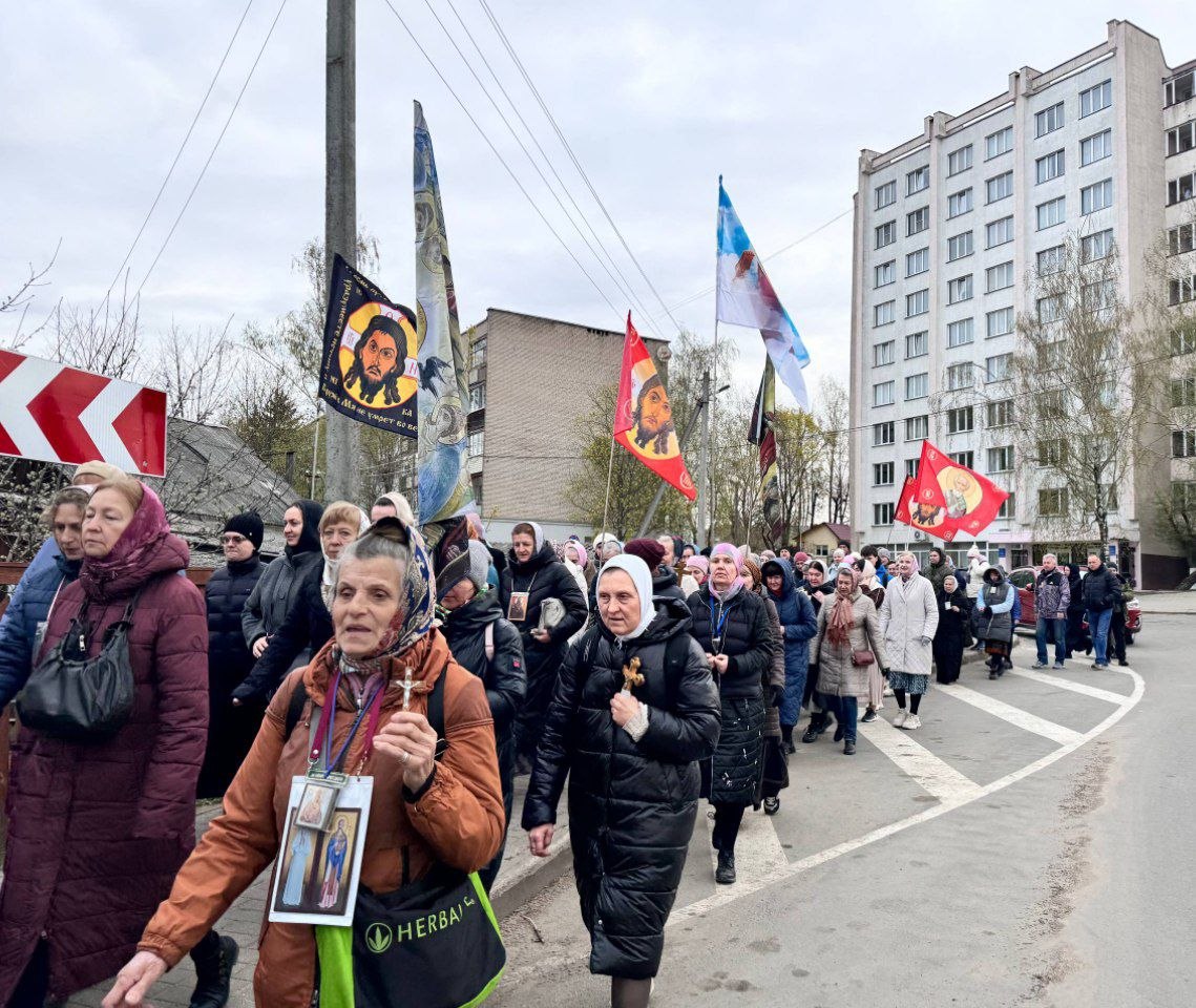 Более 200 верующих отправились в пешее паломничество из Могилева в Белыничи