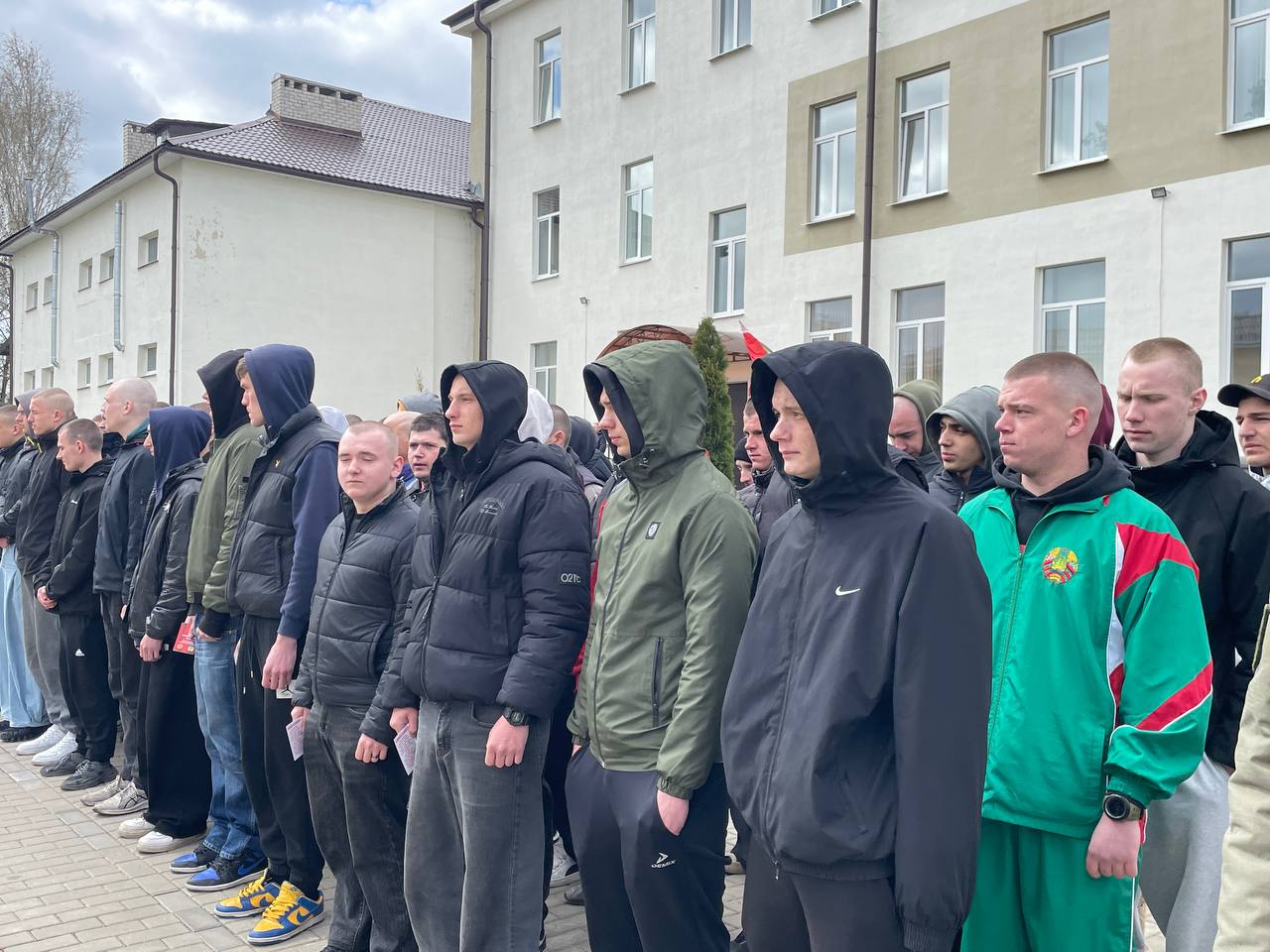 Могилевщина торжественно проводила в армию почти 170 новобранцев