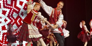 Юные танцоры вышли на сцену: чем удивила «Крынiчка»