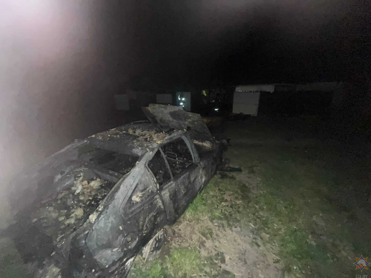 В Дрибинском районе сгорели гараж и автомобиль