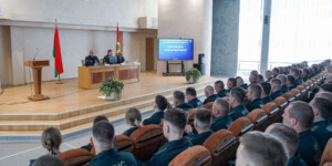 В рамках единого дня информирования министр по чрезвычайным ситуациям Республики Беларусь Вадим Синявский встретился с личным составом Могилевского ГОЧС