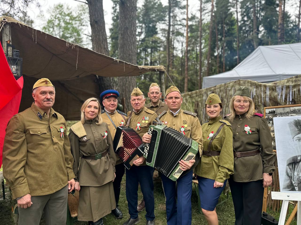 Полевая каша, песни и память: как отмечали День Победы в Печерском лесопарке