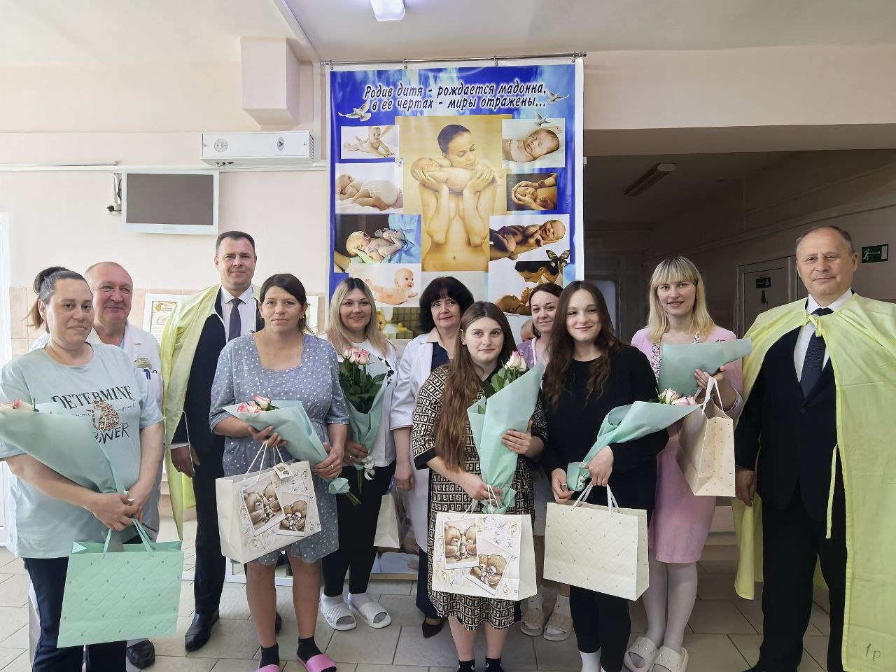 Рожденные в праздник: узнали, как партия «Белая Русь» поздравила новорожденных и их матерей. Фото
