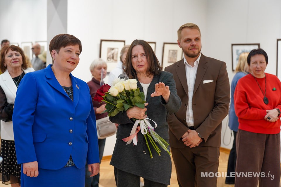 От натюрмортов до линогравюры: Лариса Журавович удивила зрителей. Фото