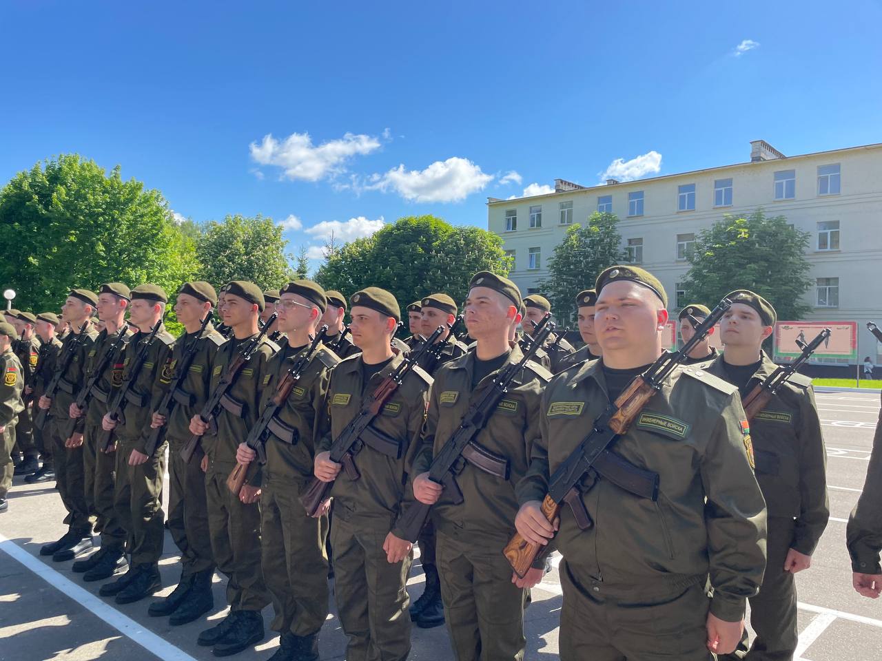 Более 200 военнослужащих 188-й гвардейской бригады приняли военную присягу в военном городке Пашково