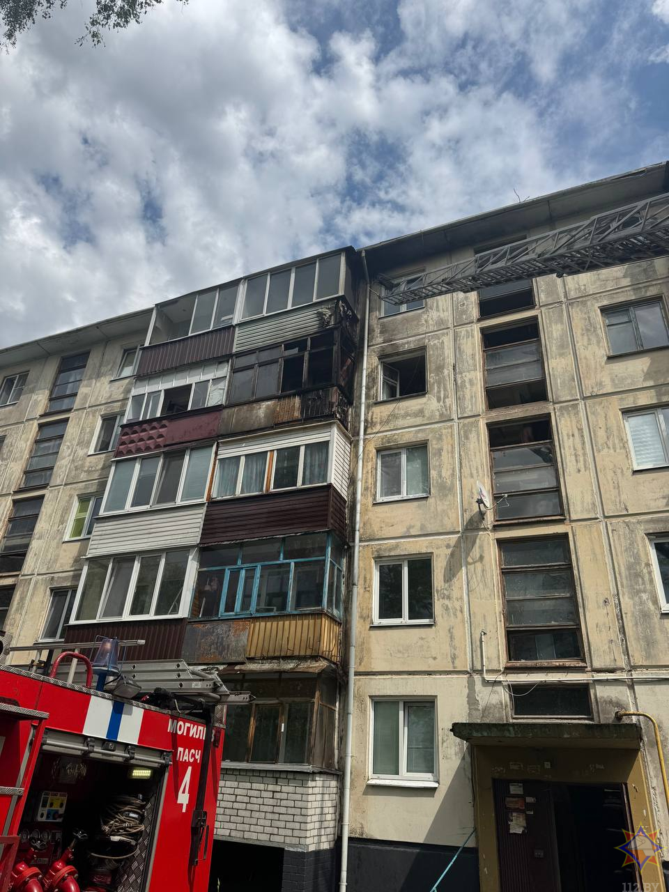 В Могилеве горел балкон в пятиэтажке на Днепровском бульваре