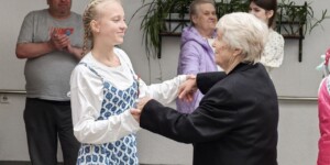 Память в ритмах вальса: в Могилеве прошел молодежный флешмоб