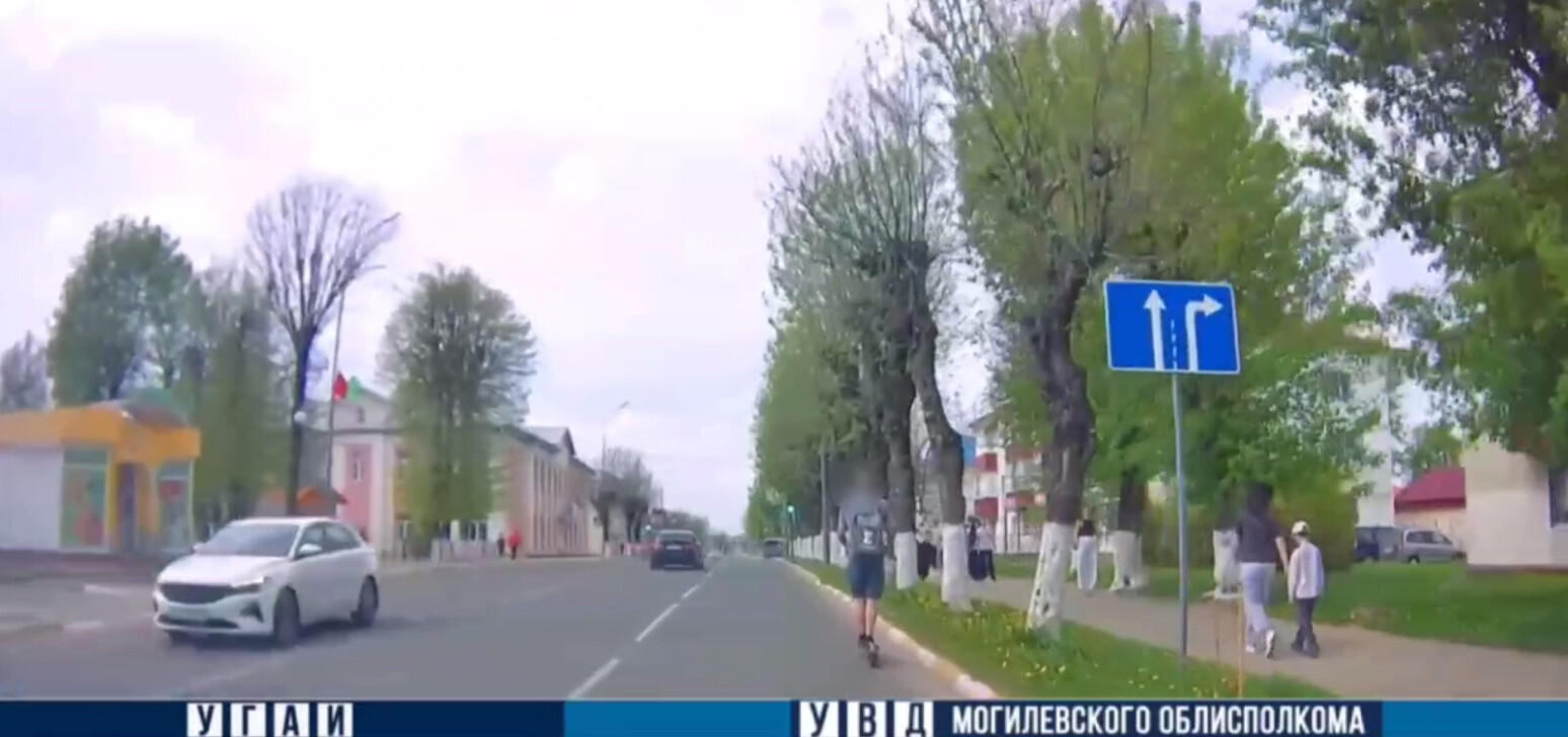 В Горках нетрезвый самокатчик на проезжей части попал в поле зрения ГАИ