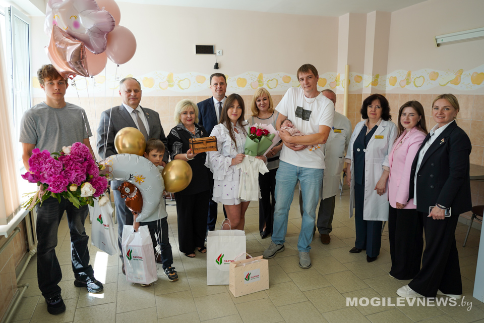 «Трэці — Бацькаў»: в День защиты детей Могилев присоединился к общенациональному проекту партии «Белая Русь». Фото