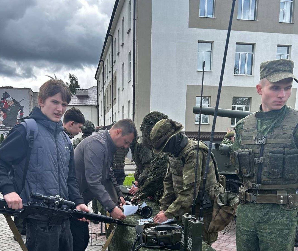 Узнали, как у десятиклассников проходят учебно-полевые сборы 