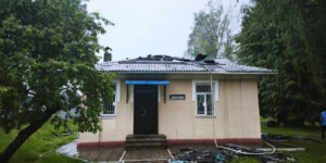 Молния ударила в крышу: на станции Голынец произошел пожар