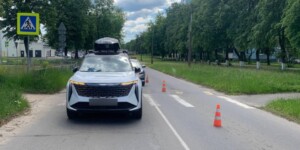 В Бобруйске автомобиль сбил 10-летнюю велосипедистку на переходе