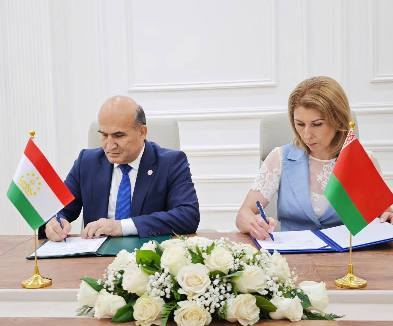 Белорусская партия «Белая Русь» подписала соглашение о сотрудничестве с НДП Таджикистана на форуме в Душанбе