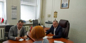 Узнали, с какими вопросами обратились в ходе личного приема граждан к Дмитрию Давыдову в общественной приемной «Белой Руси». Фото