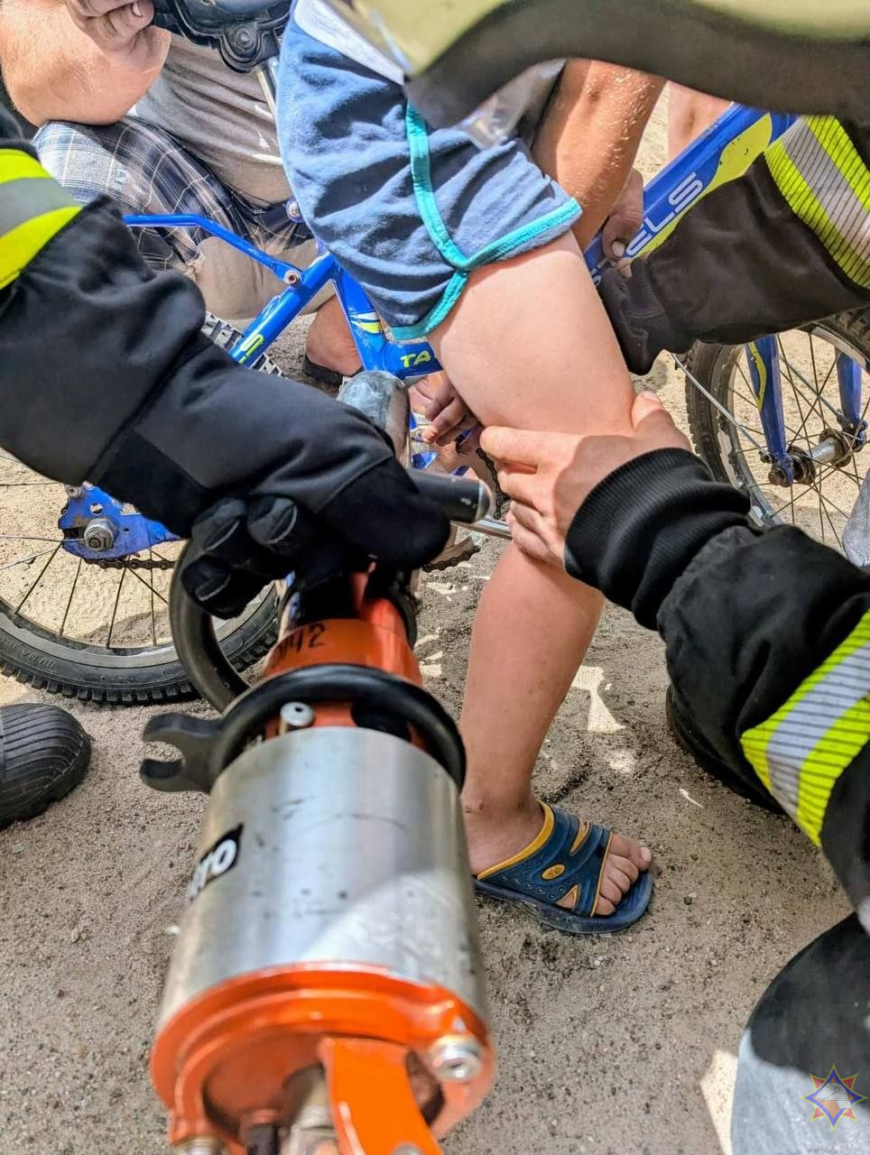 В Климовичах мальчик застрял ногой в велосипеде: помогло МЧС