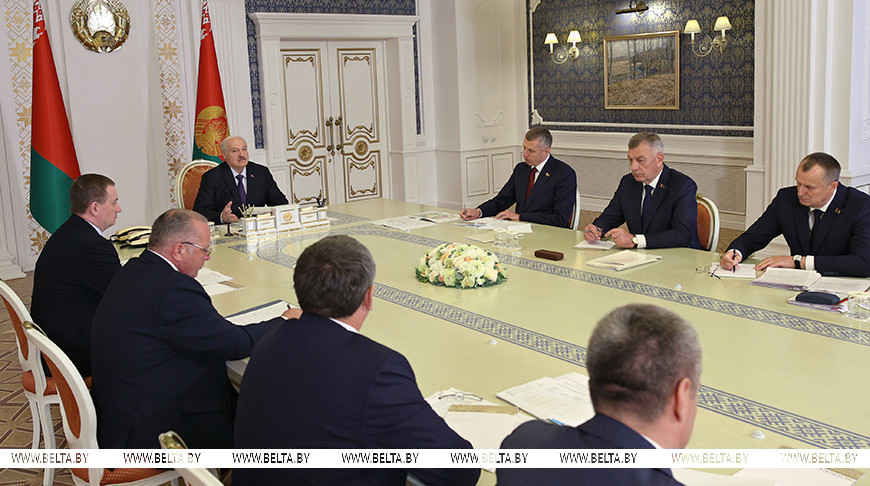 Президент сменил руководителей в Шкловском и Бобруйском районах