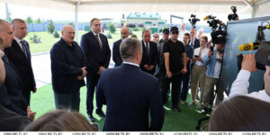 Лукашенко поручил выработать четкую программу по разведению в Беларуси красной породы коров 