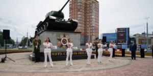 В Могилеве открыли обновленный монумент воинам-освободителям. Фото