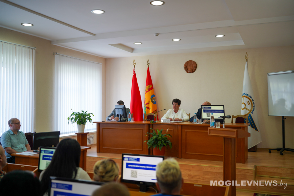 Помощник Президента — инспектор по Могилевской области Надежда Котковец провела встречу с коллективом ОАО «Могилевоблавтотранс». Фото