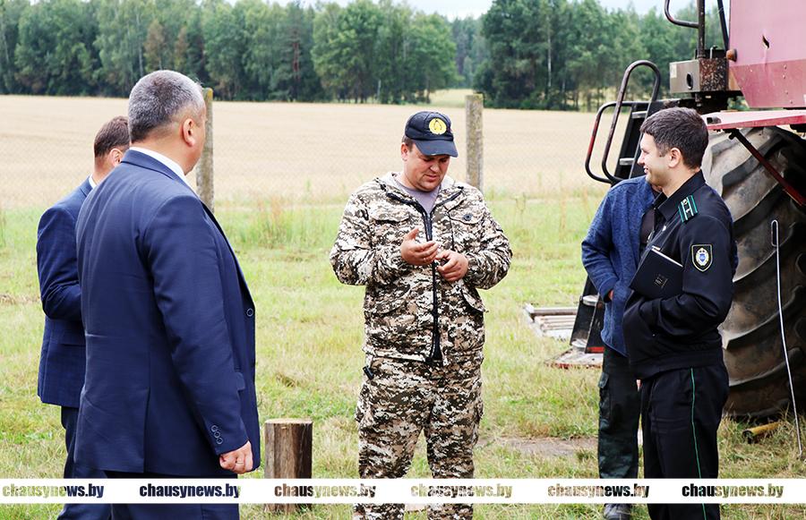 Мобильная группа проверила ход уборочной в Чаусском районе