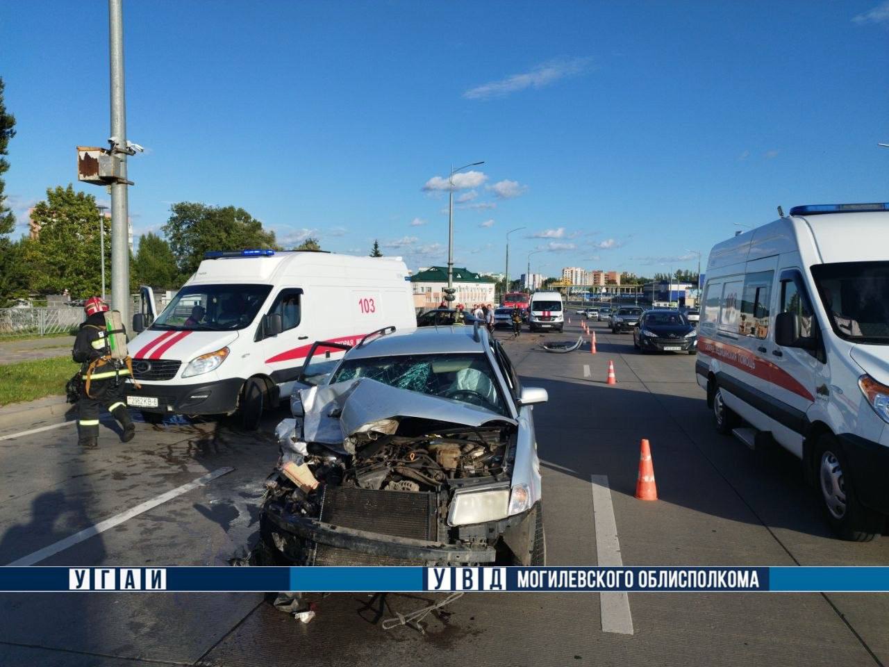 ДТП в Могилеве: водитель Volkswagen попала в больницу после столкновения