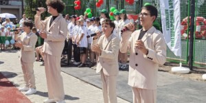 Беларусь — детям! Во дворе на улице Кутепова появилась новая детская площадка