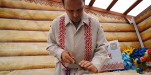Резчик по дереву Дмитрий Матвеев: «В Александрии ценят ручной труд и понимают душу ремесла»