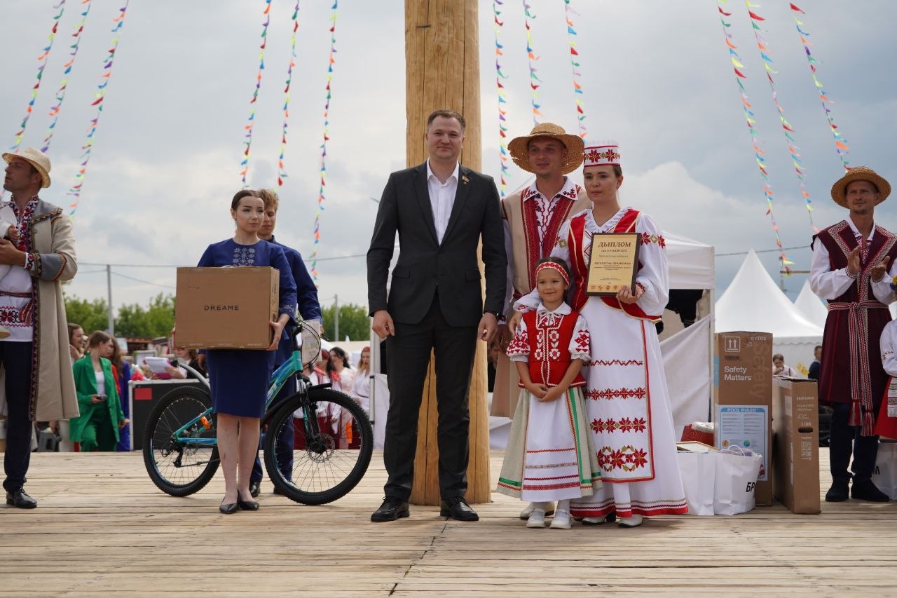 Семья Сикорских из Костюковичского района стала победителем республиканского семейного сельскохозяйственного проекта «Властелин села»