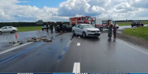 Два человека пострадали в ДТП на трассе Р-43: столкнулись Volkswagen и Renault