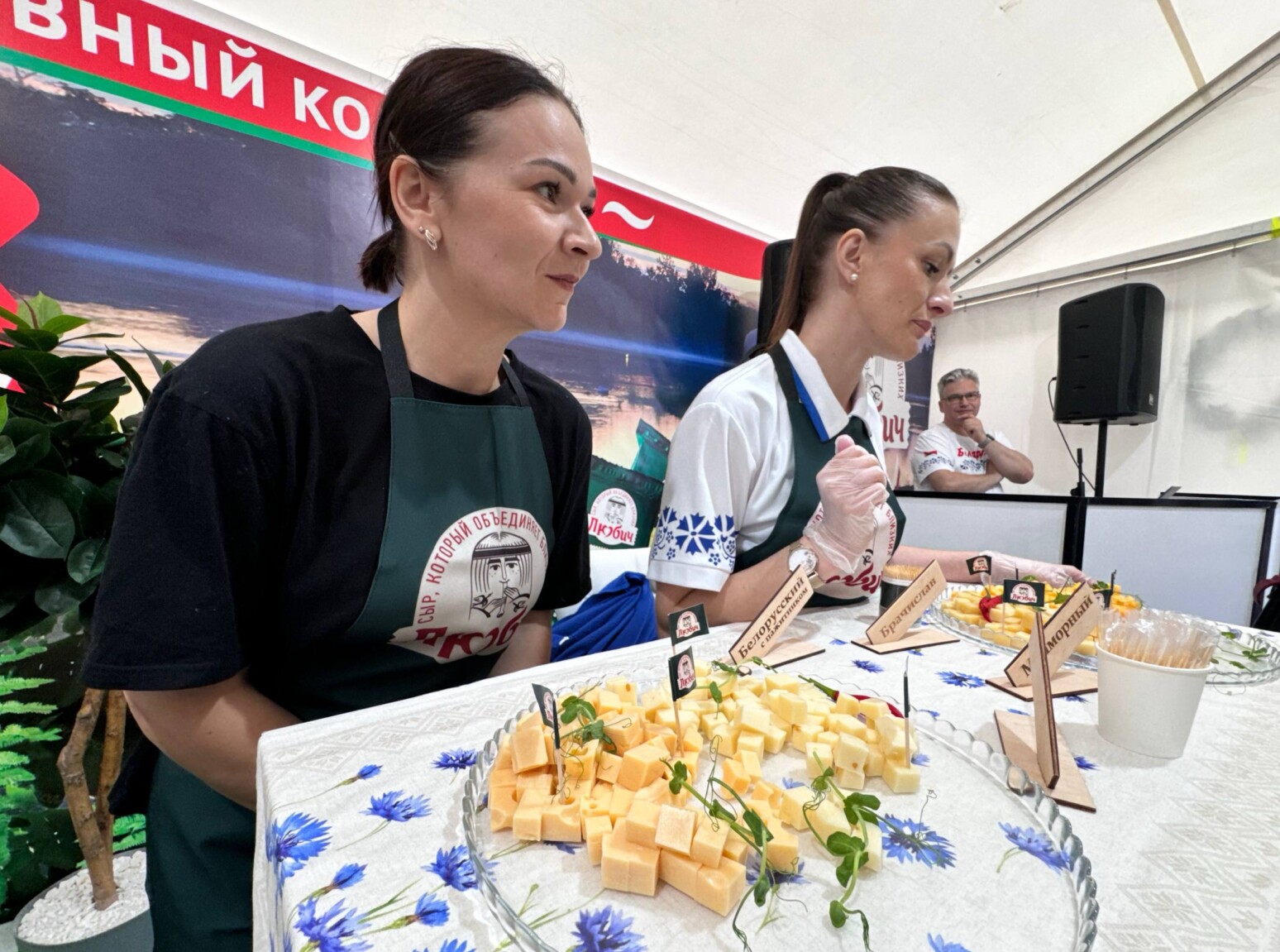 Молочный коктейль 100 литров и 165 кг сыра: масштабный фест прошел на празднике «Купалье»