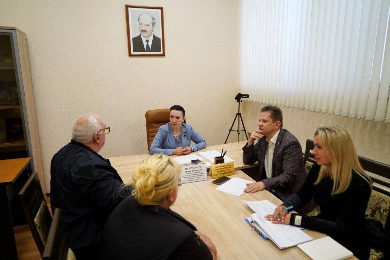 В фокусе внимания сенатора — насущные проблемы могилевчан. Ирина Петрусевич провела личный прием граждан.