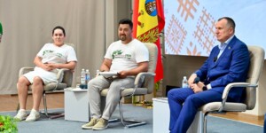 «Проект стал настоящим домом». Анатолий Исаченко встретился с участниками проекта «Дорогами Памяти и Славы»