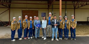 Не каникулы, а «Сузор’е»: как белыничские школьники собирают смородину и находят друзей